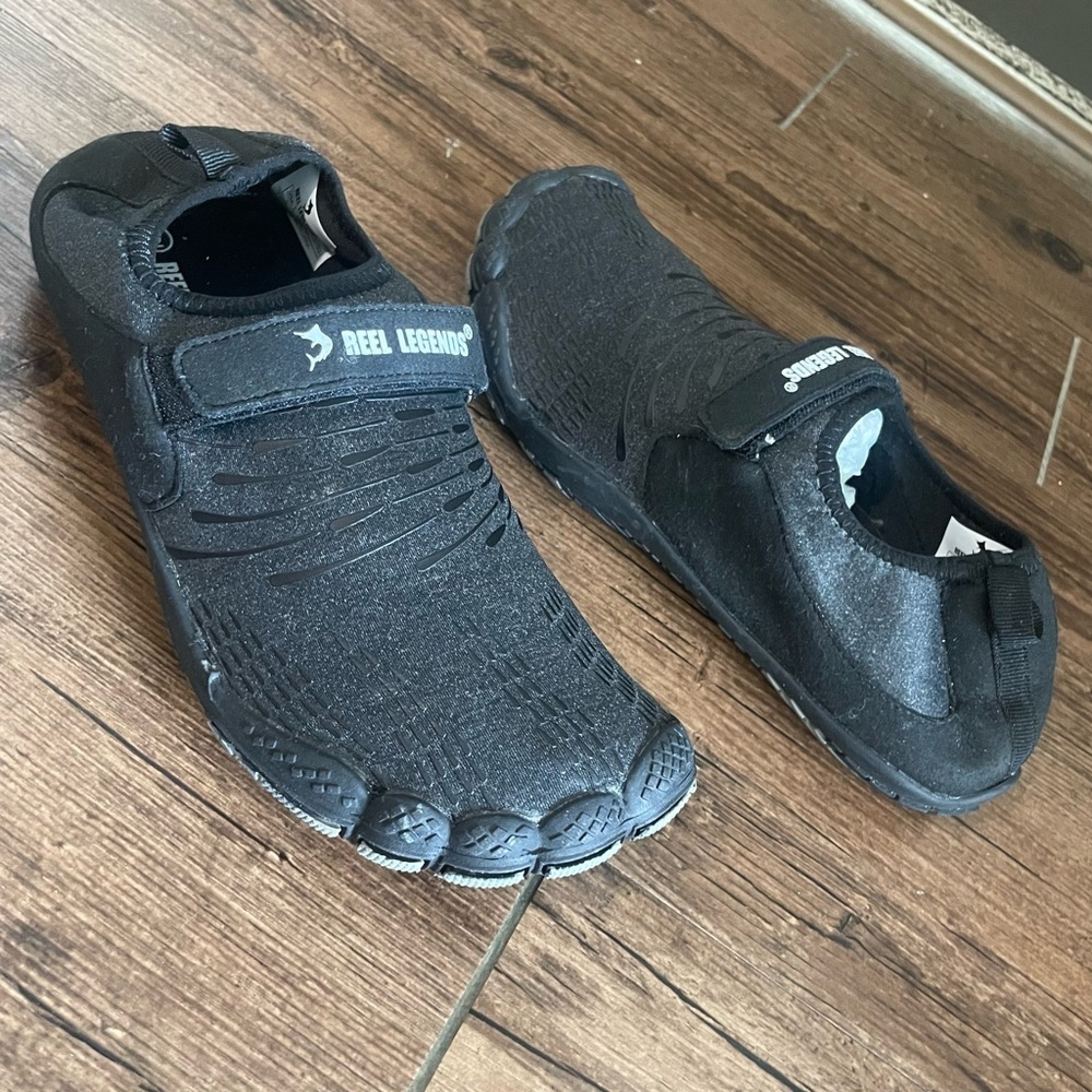 Reel Legends whatershoes Men's size 9